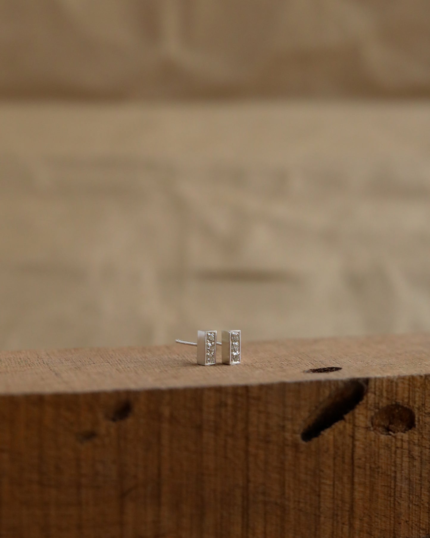 Pavè Bar Studs