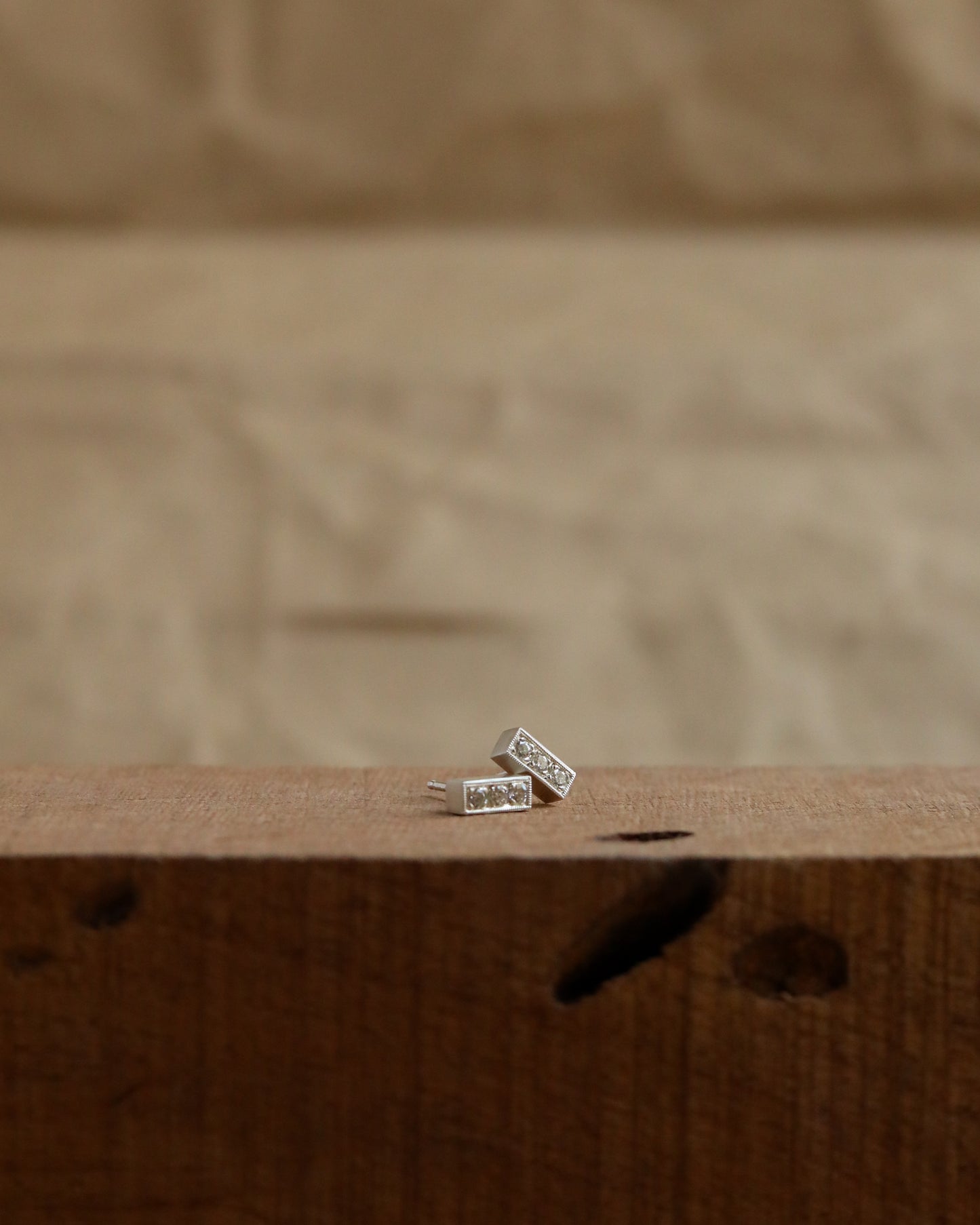 Pavè Bar Studs