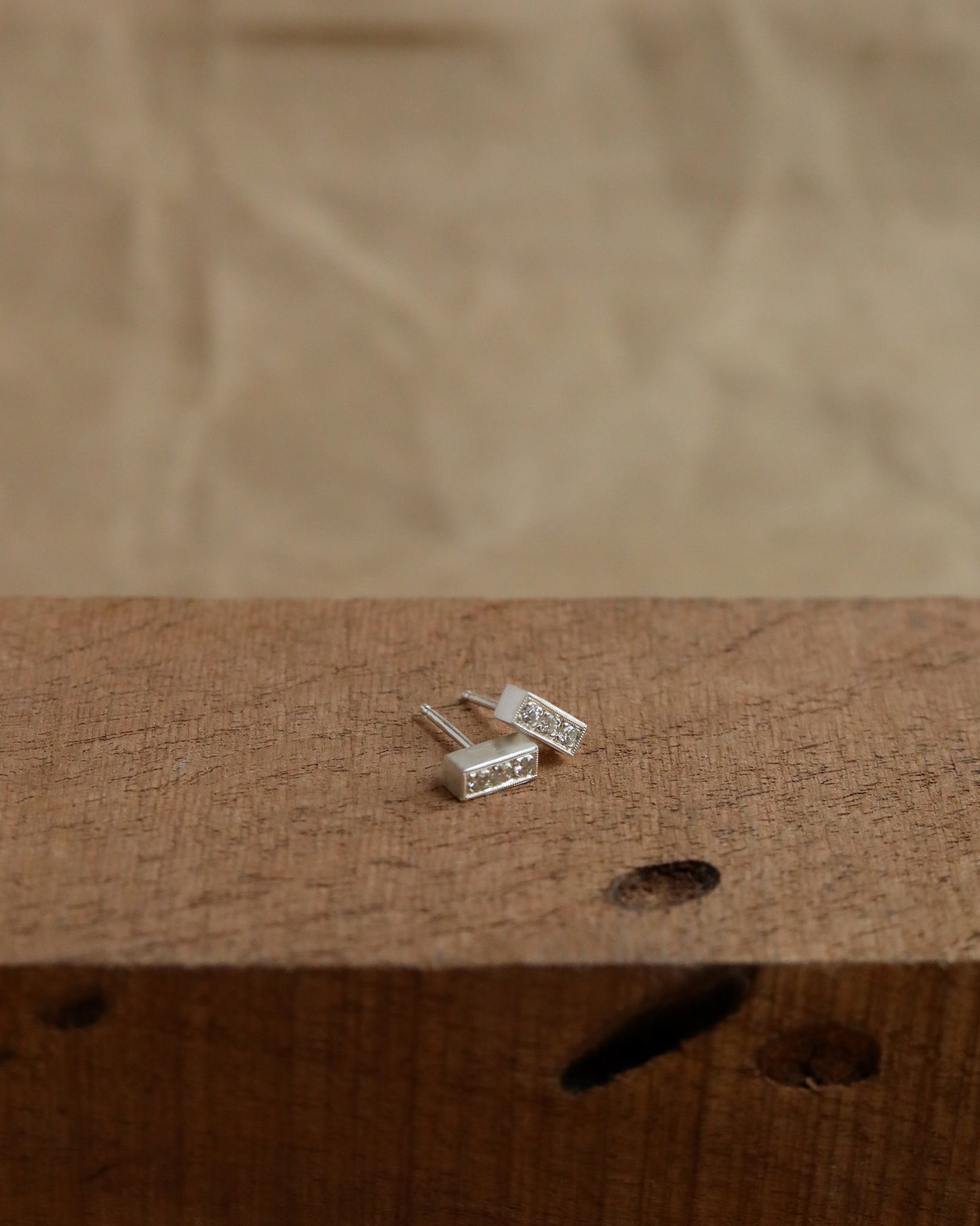 Pavè Bar Studs