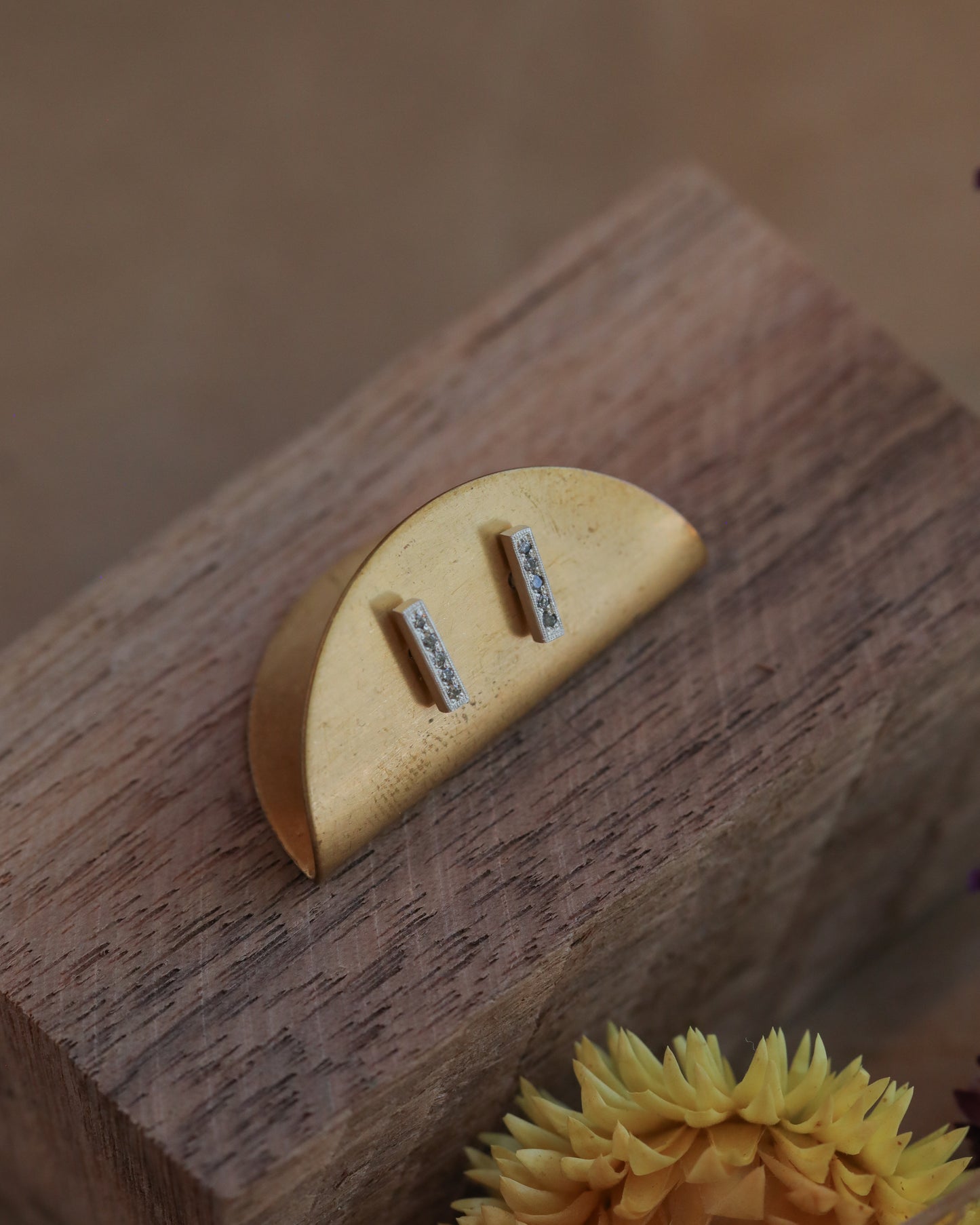 Micro Pavè Bar Studs