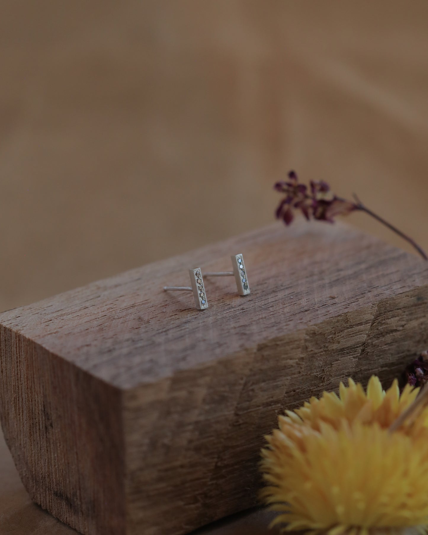 Micro Pavè Bar Studs